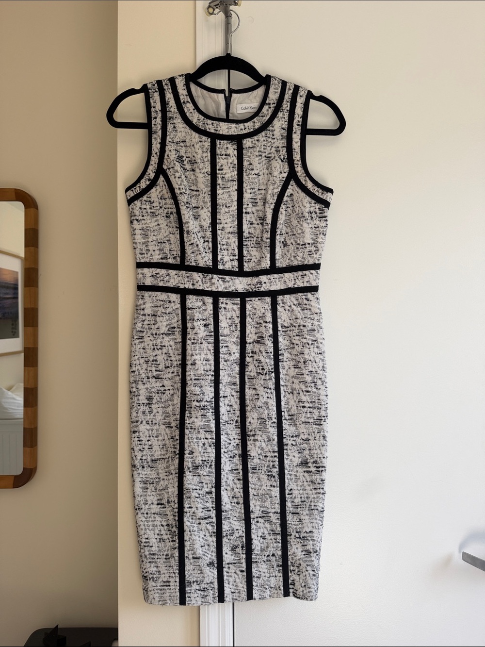 Calvin Klein Black and White Paneled Sleeveless Sheath Dress